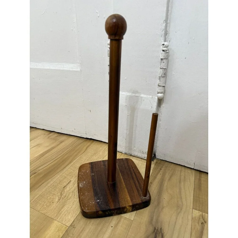 Threshold wooden paper towel holder